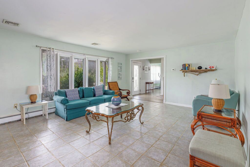 Photo of Livingroom in Bayville