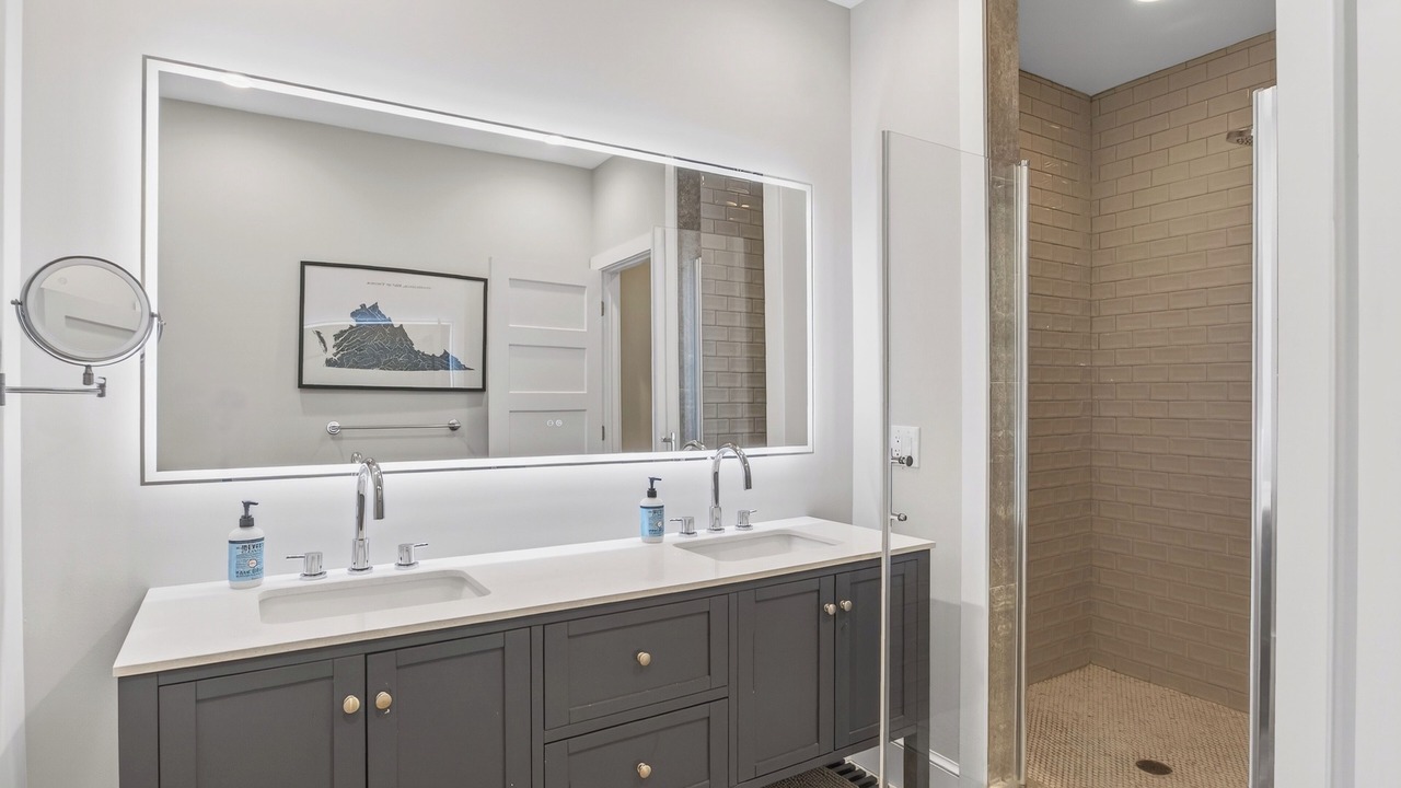 Photo of Bathroom in Orange