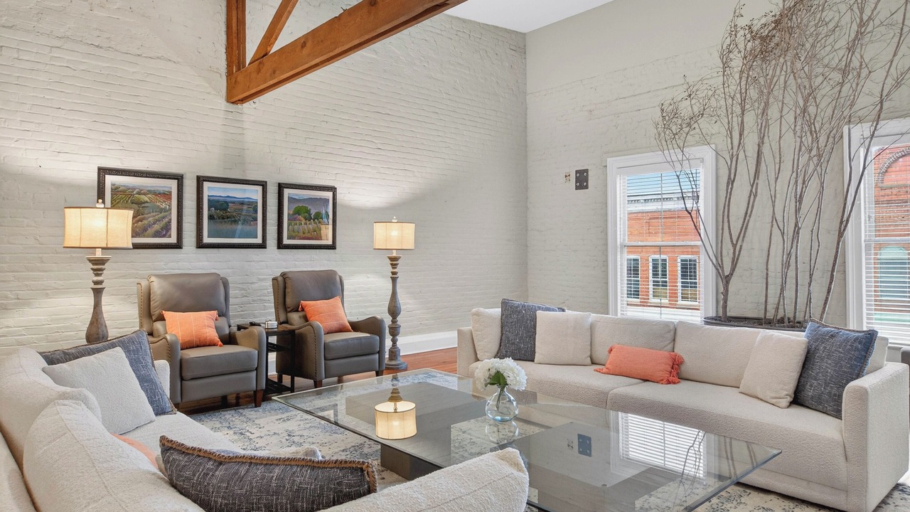 Photo of Livingroom in Orange