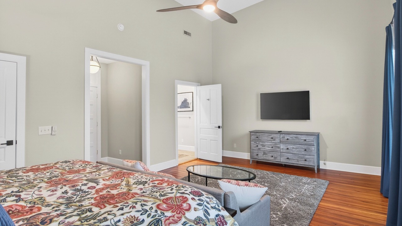 Photo of Bedroom in Orange