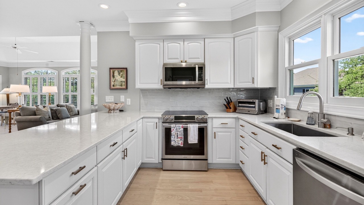 Photo of Kitchen in Debordieu Colony