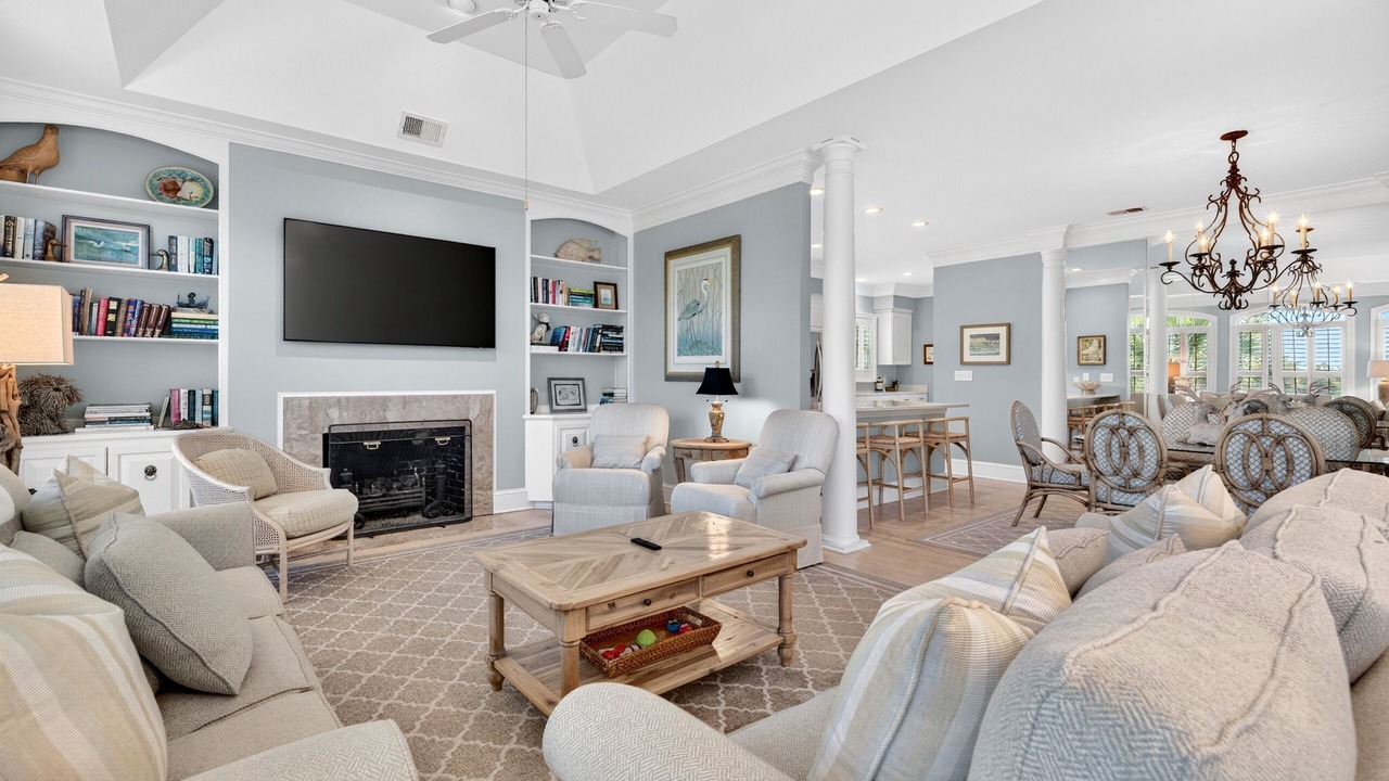 Photo of Livingroom in Debordieu Colony