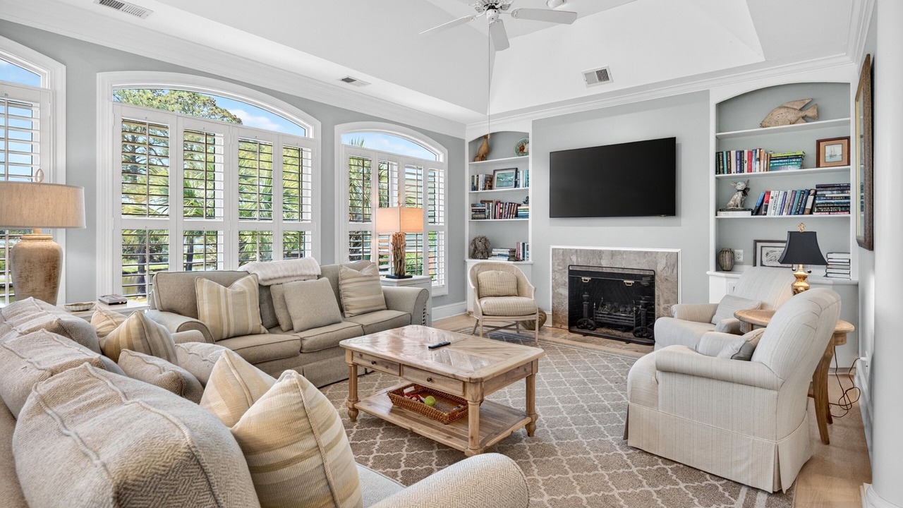 Photo of Livingroom in Debordieu Colony