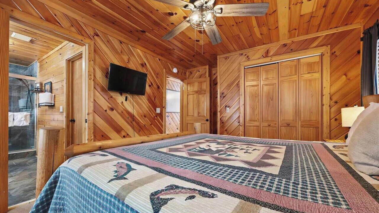 Photo of Bedroom in Gatlinburg - Pigeon Forge
