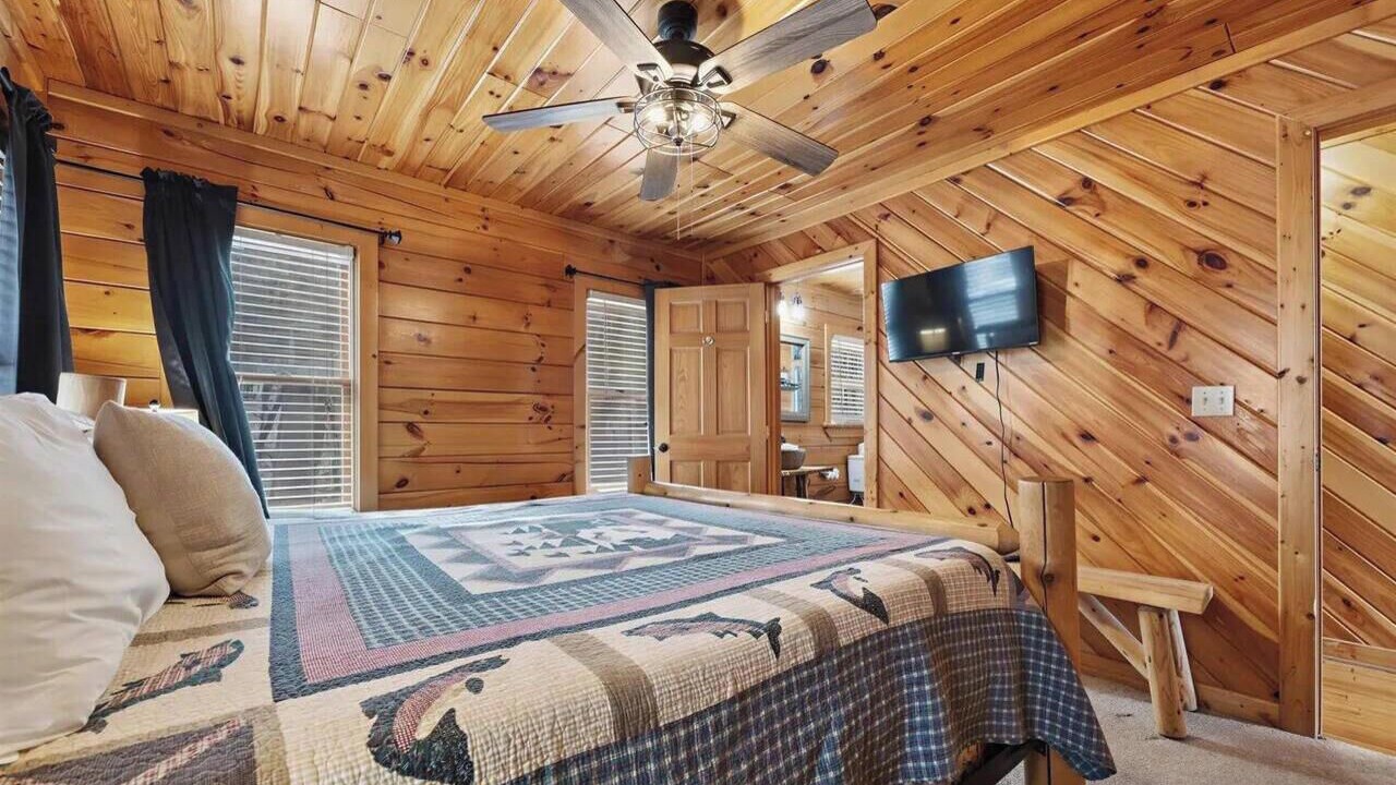 Photo of Bedroom in Gatlinburg - Pigeon Forge