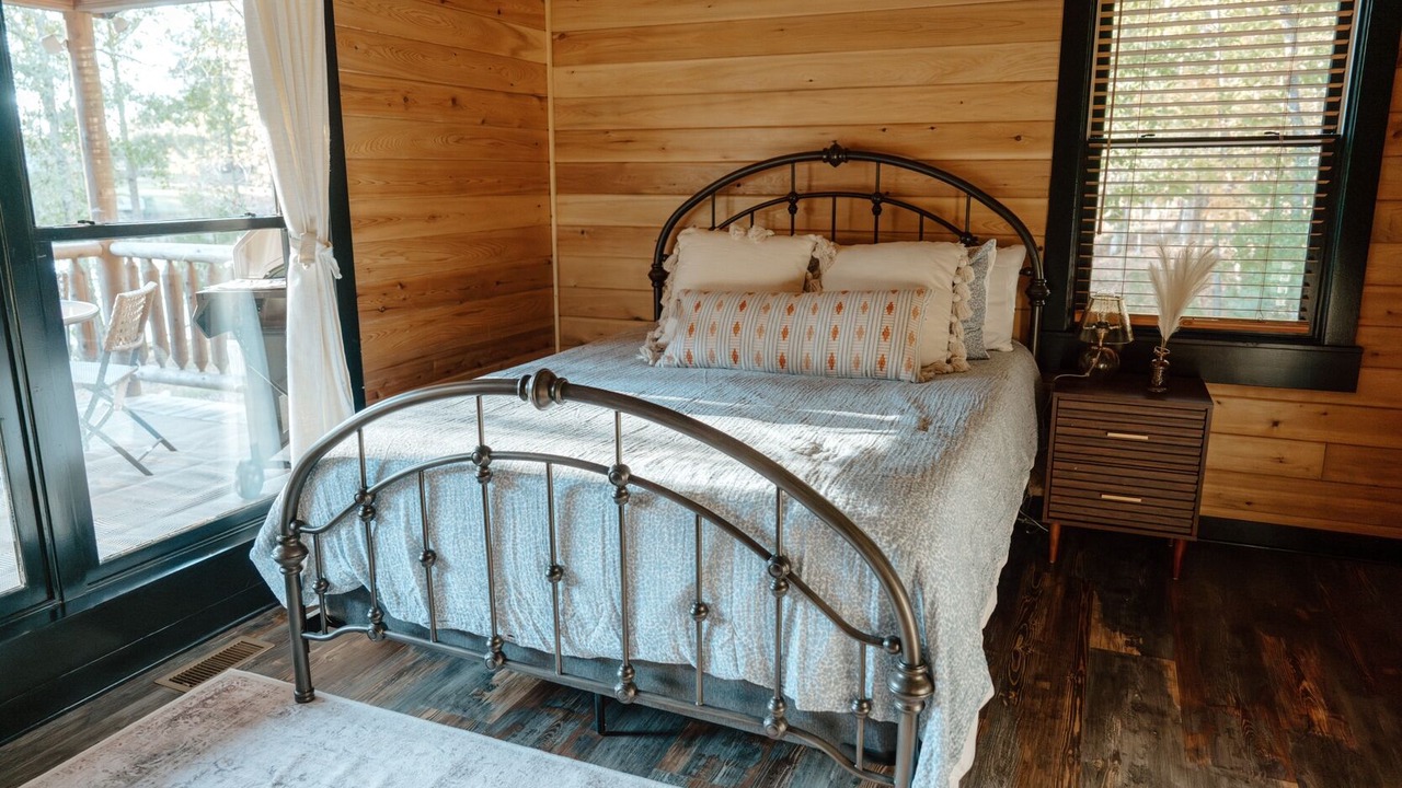 Photo of Bedroom in LaGrange