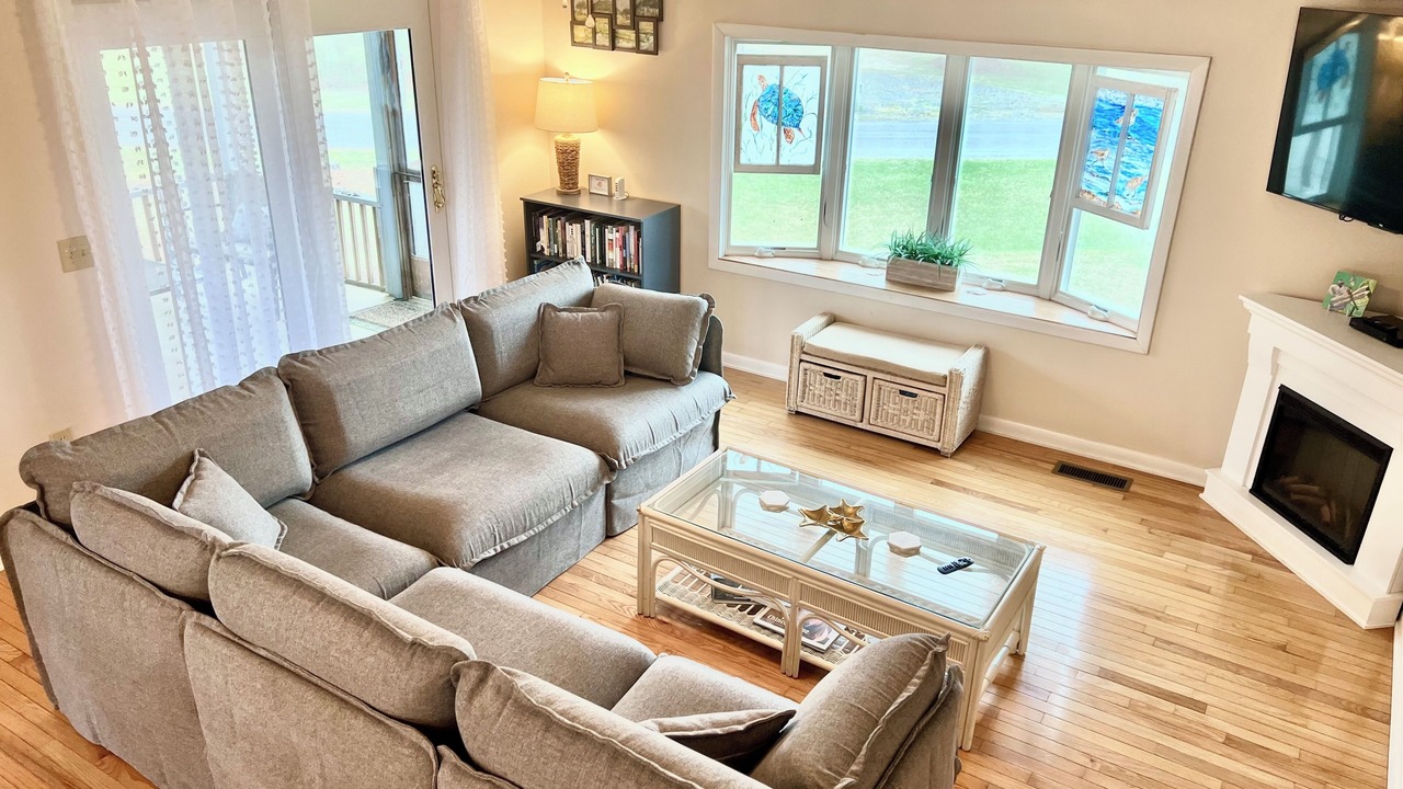 Photo of Livingroom in Deep Hole