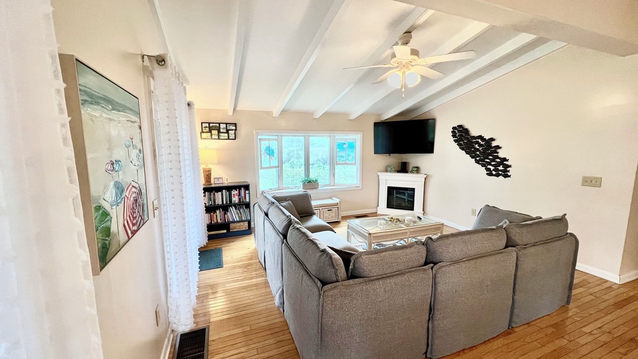 Photo of Livingroom in Deep Hole