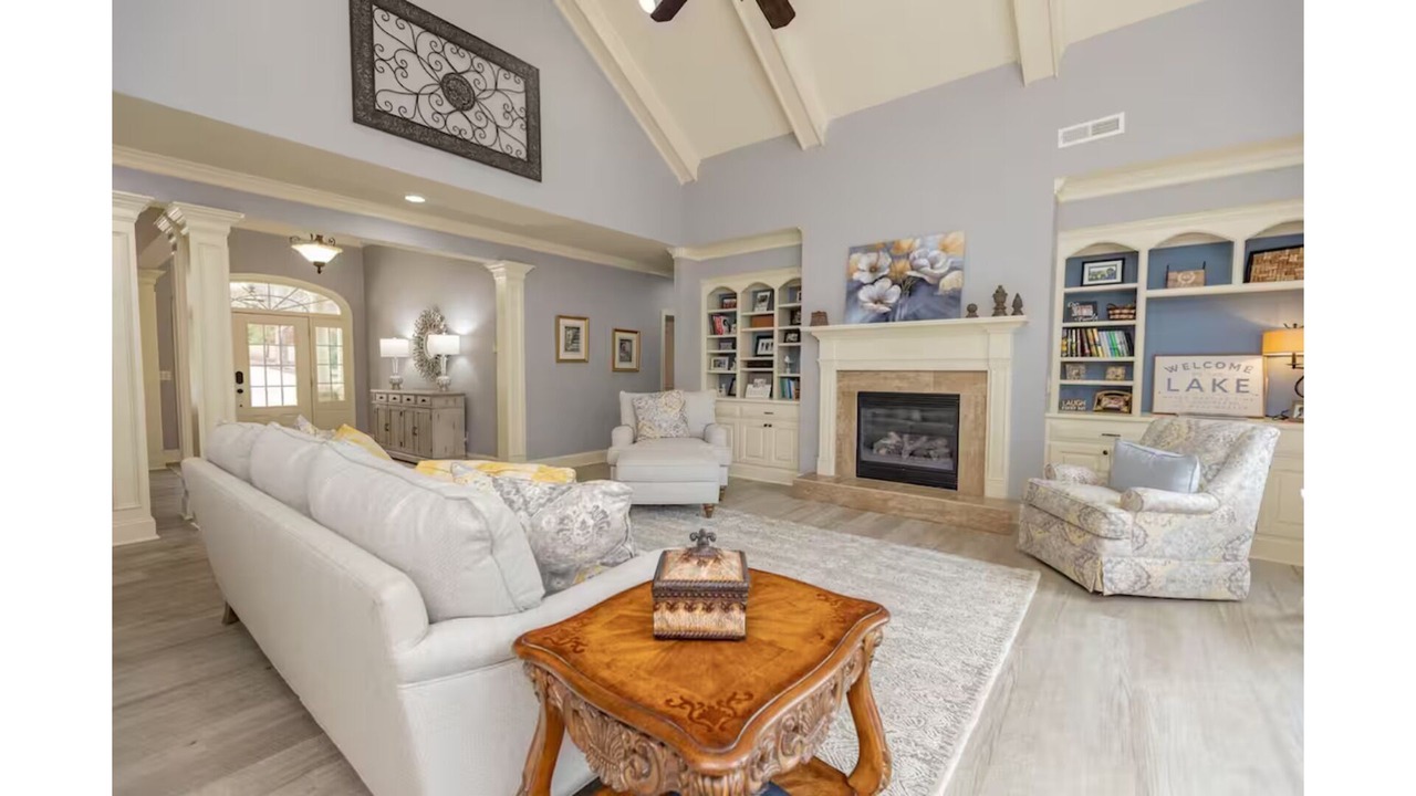 Photo of Livingroom in Olde Ferry Estates