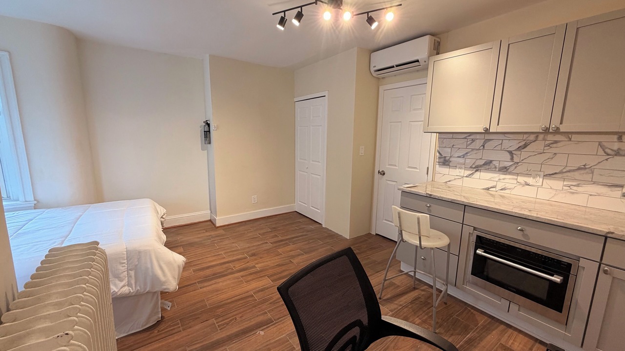 Photo of Bedroom in Columbia Heights