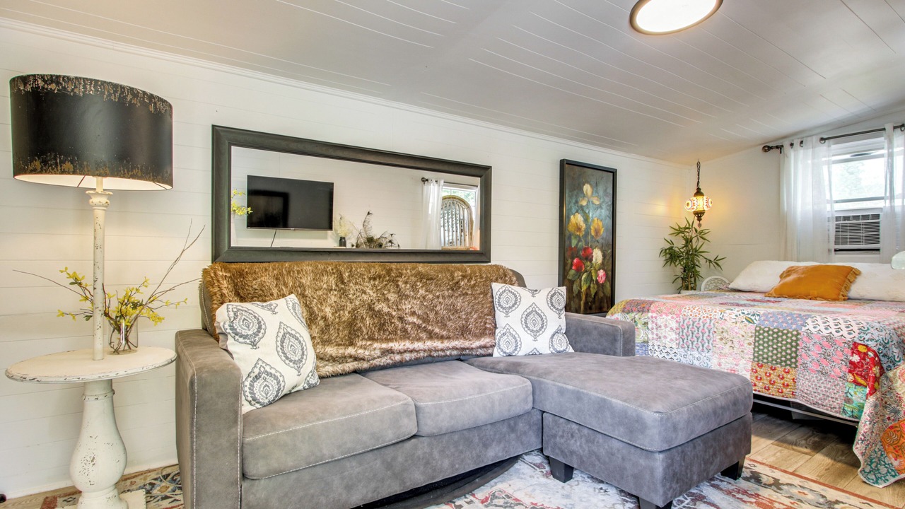 Photo of Livingroom in Rogersville