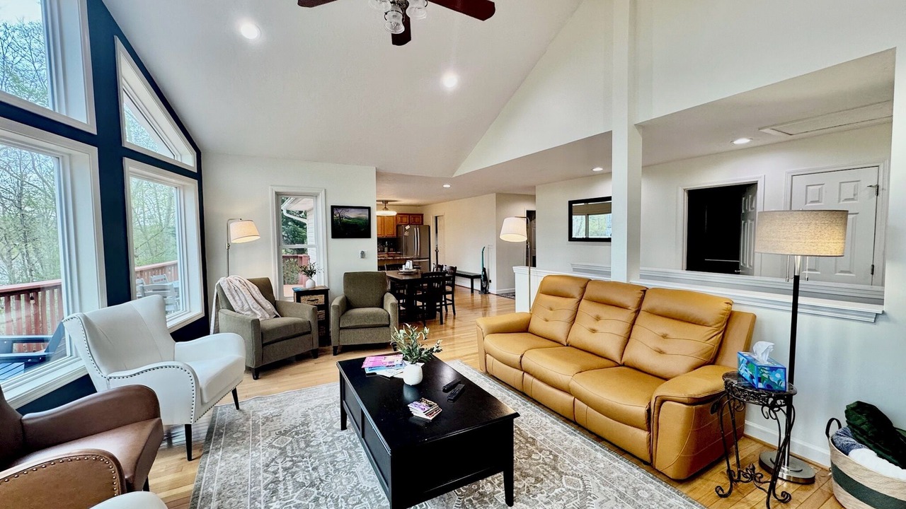Photo of Livingroom in Pittsville