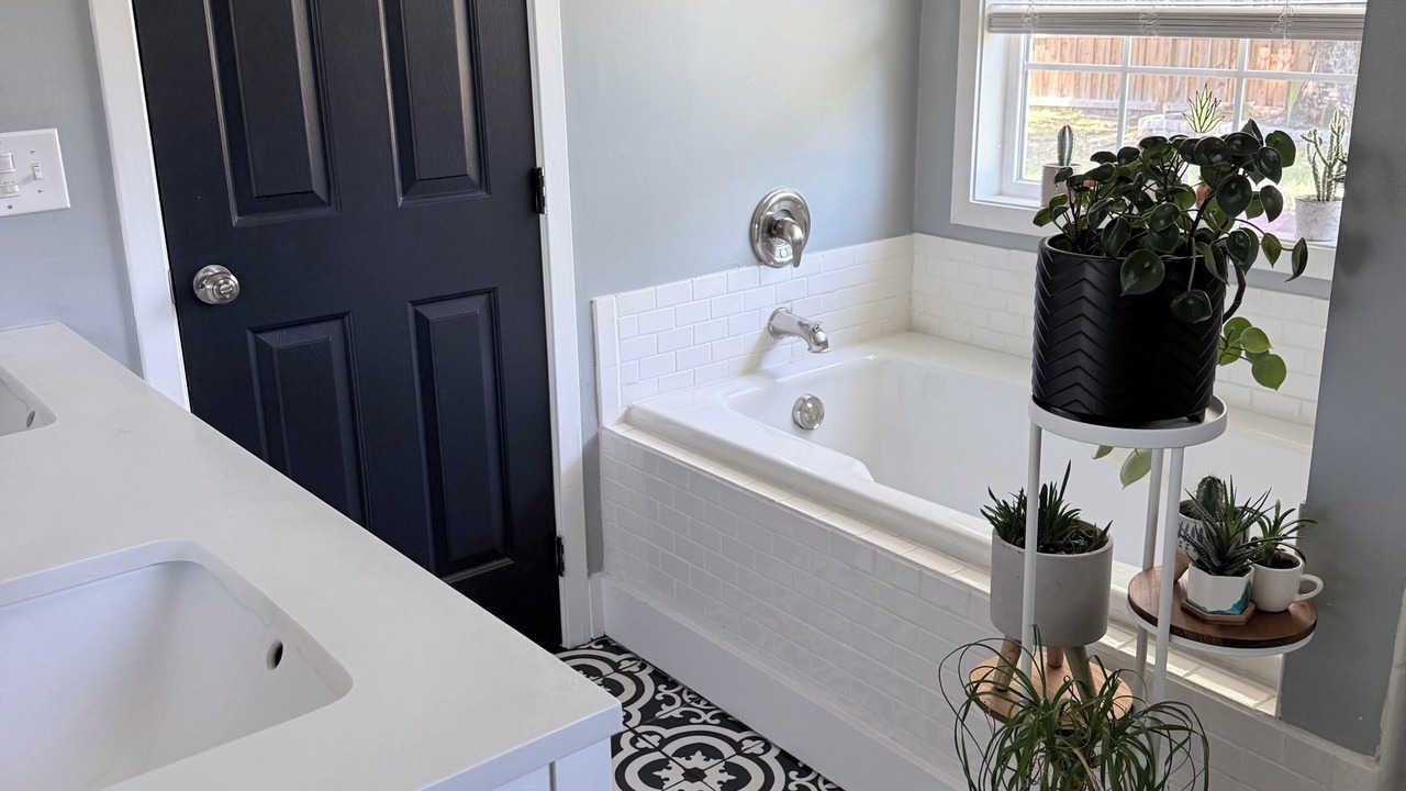 Photo of Bathroom in Murraysville