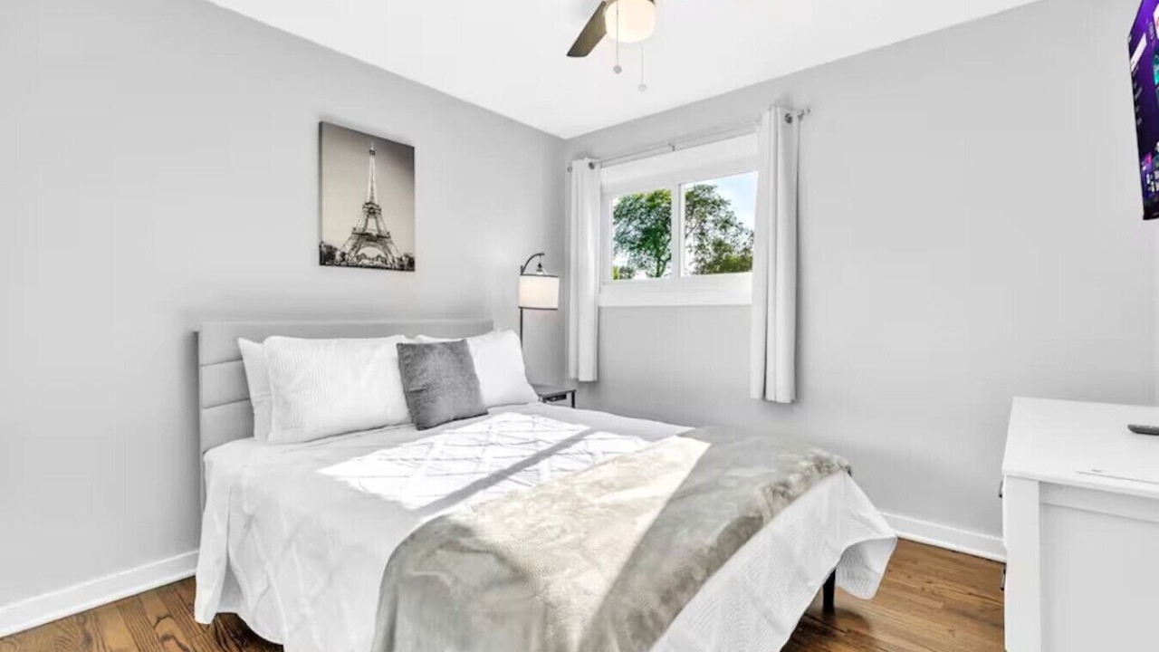 Photo of Bedroom in Bensenville