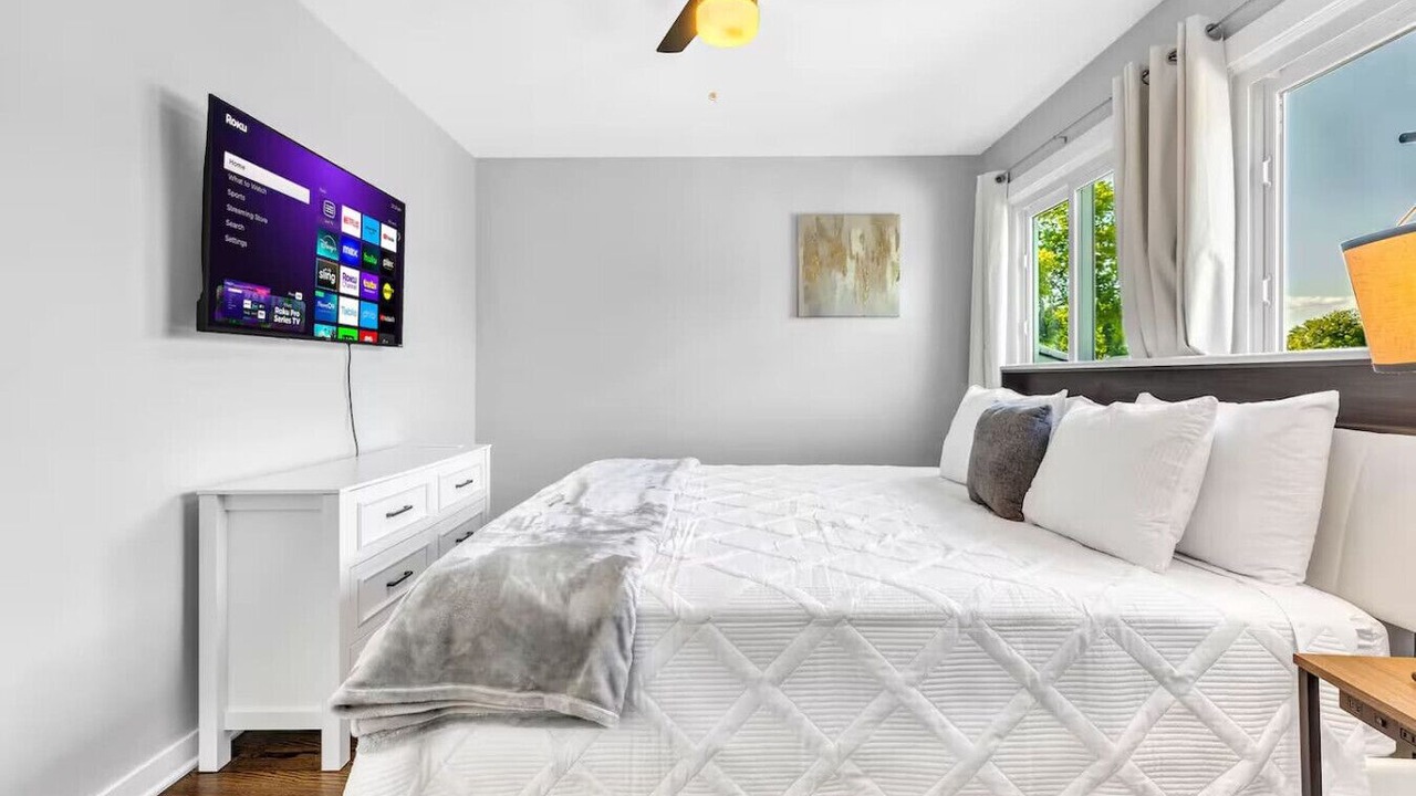 Photo of Bedroom in Bensenville