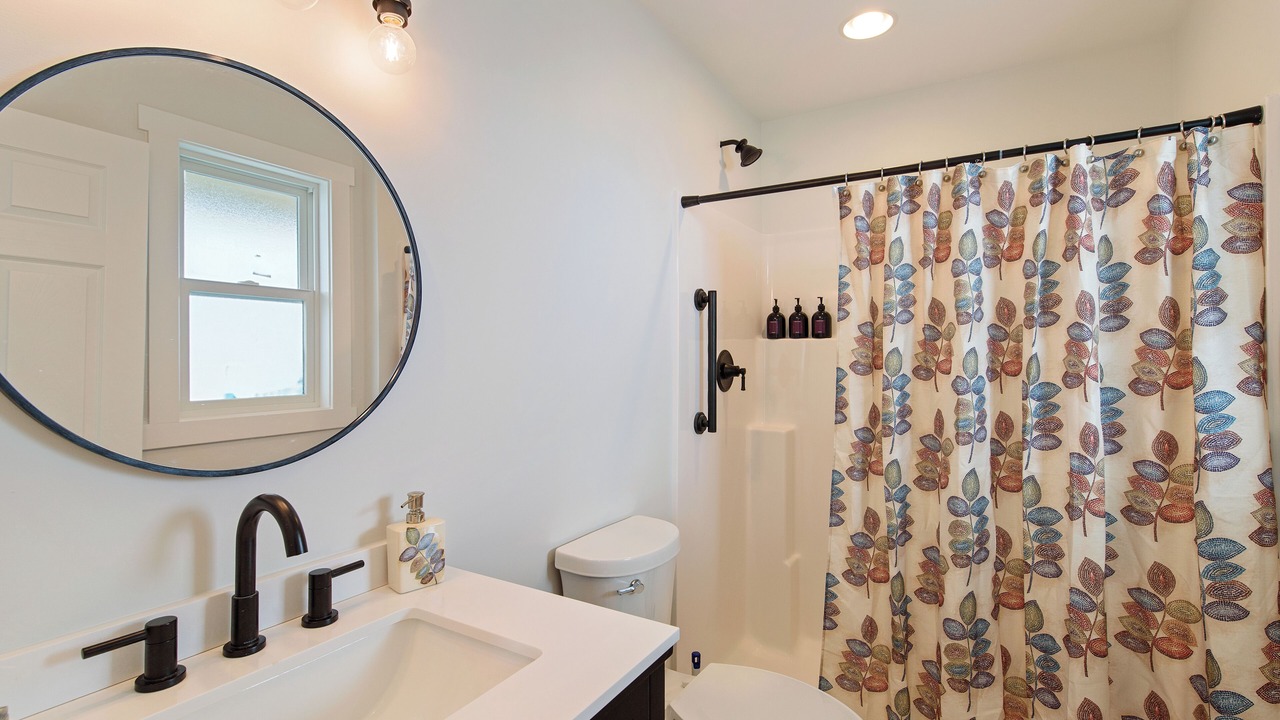 Photo of Bathroom in Deep Hole