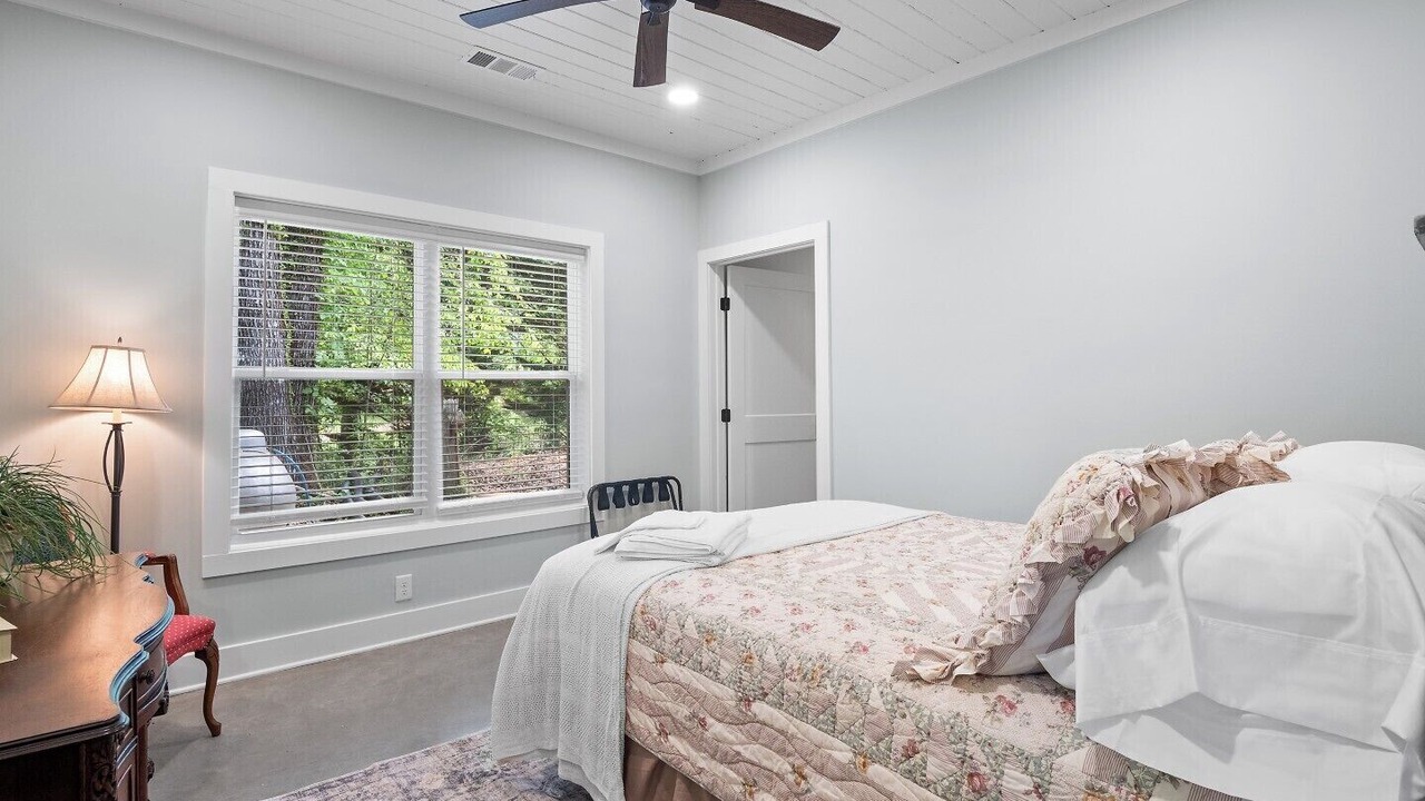 Photo of Bedroom in Double Springs