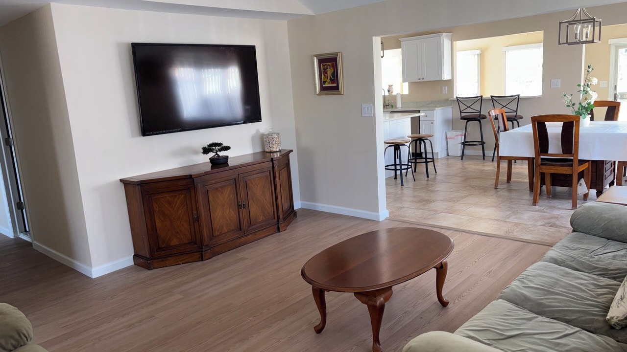 Photo of Livingroom in Point Pleasant - Toms River