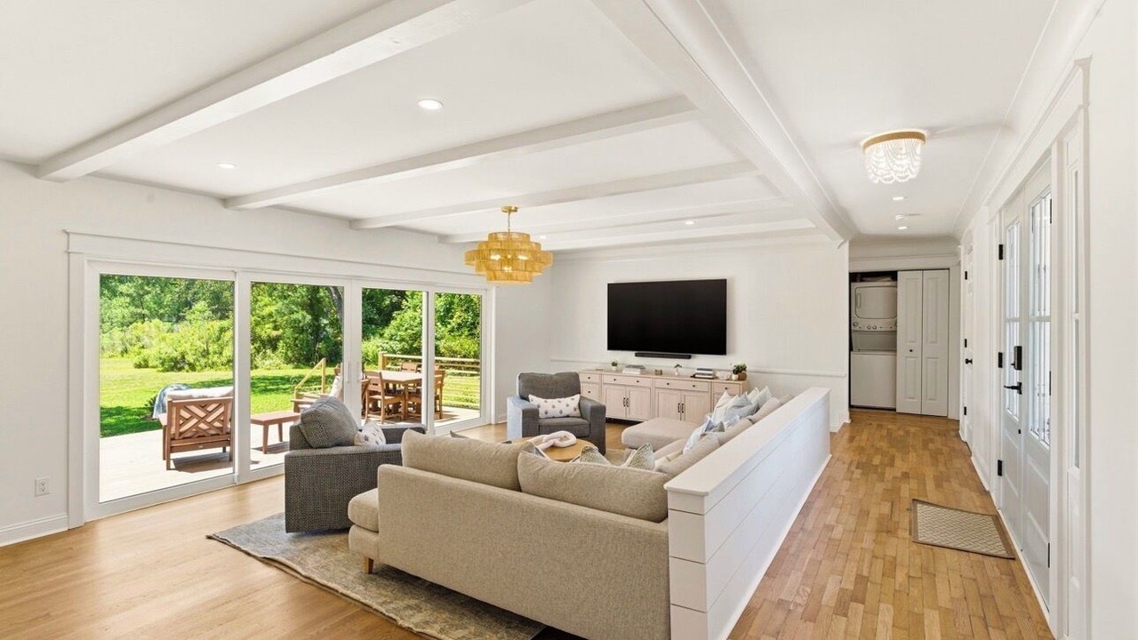 Photo of Livingroom in Bayshore