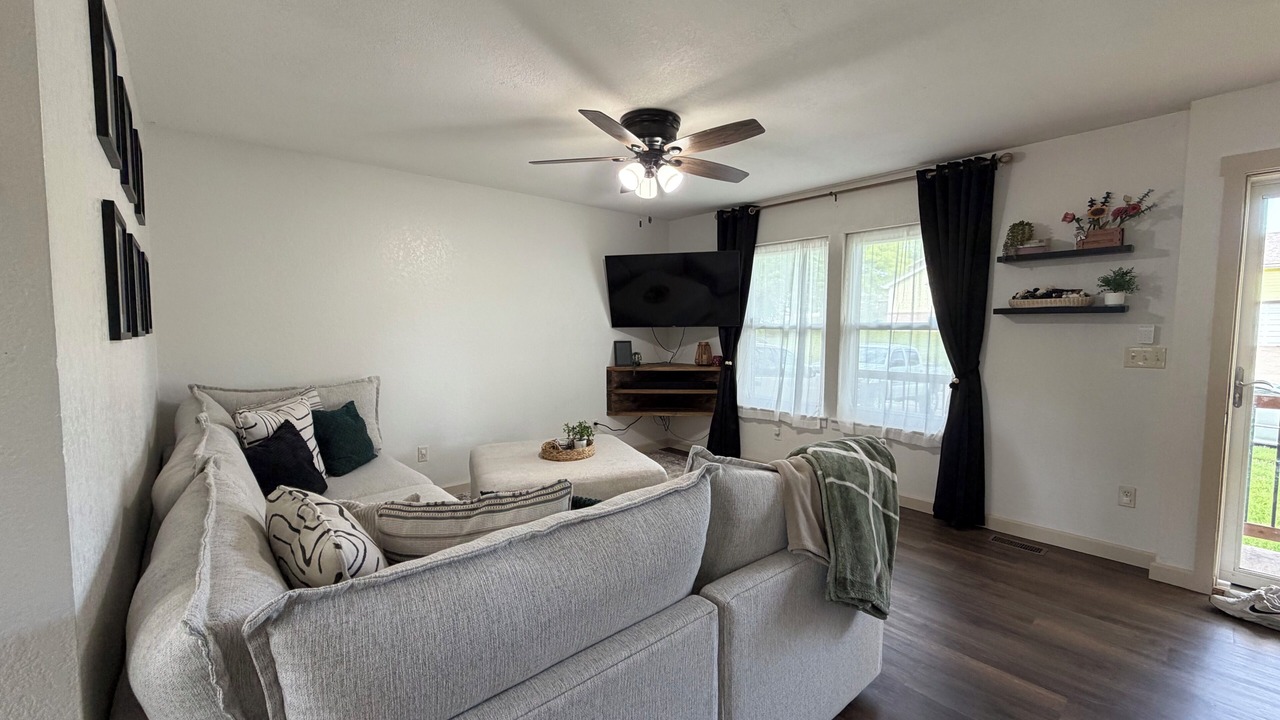 Photo of Livingroom in Oak Grove