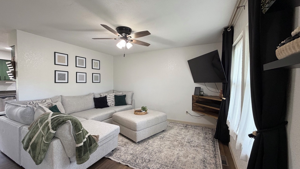 Photo of Livingroom in Oak Grove