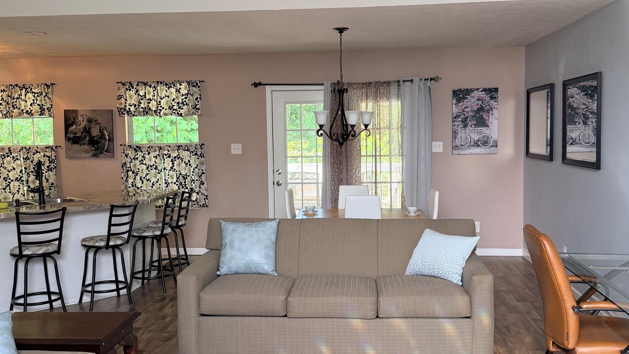 Photo of Livingroom in Ashley Oaks