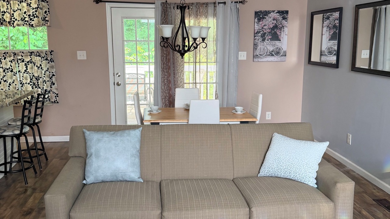 Photo of Livingroom in Ashley Oaks
