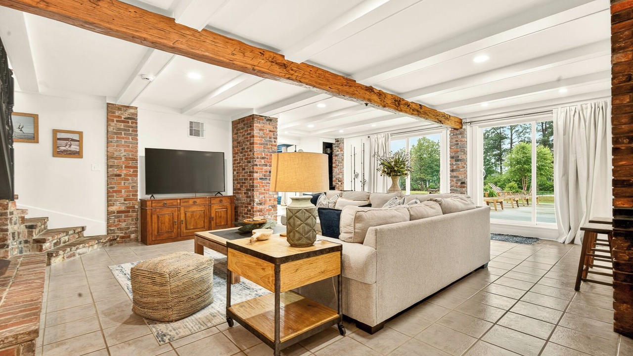 Photo of Livingroom in Manning