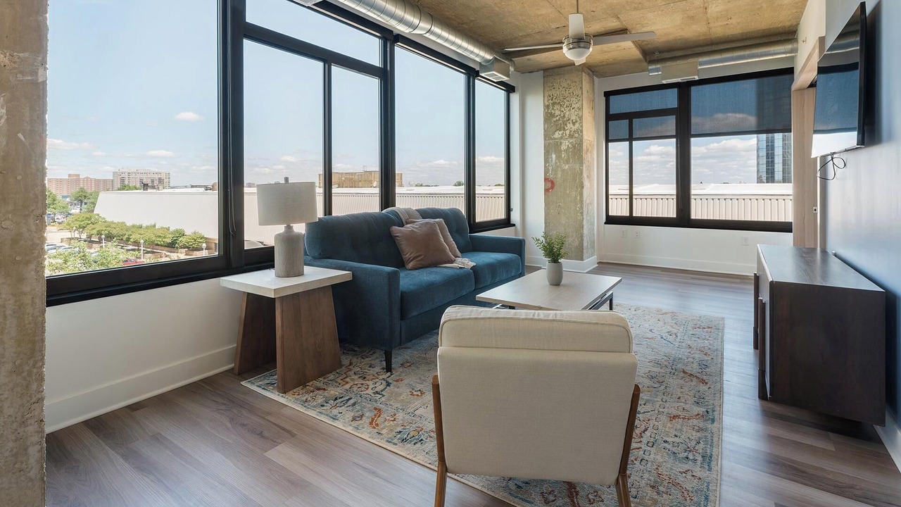 Photo of Livingroom in Baileys Crossroads