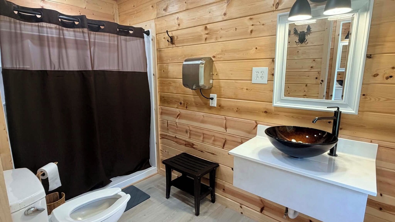 Photo of Bathroom in Newland