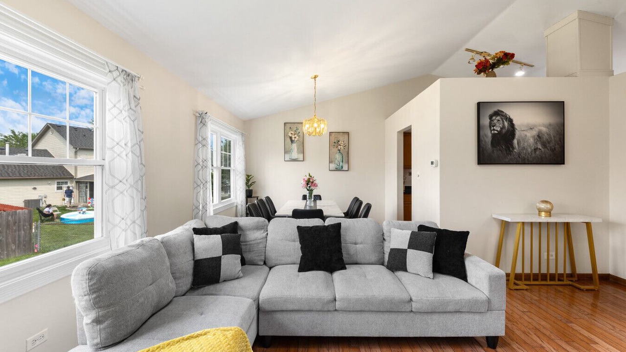 Photo of Livingroom in Streamwood