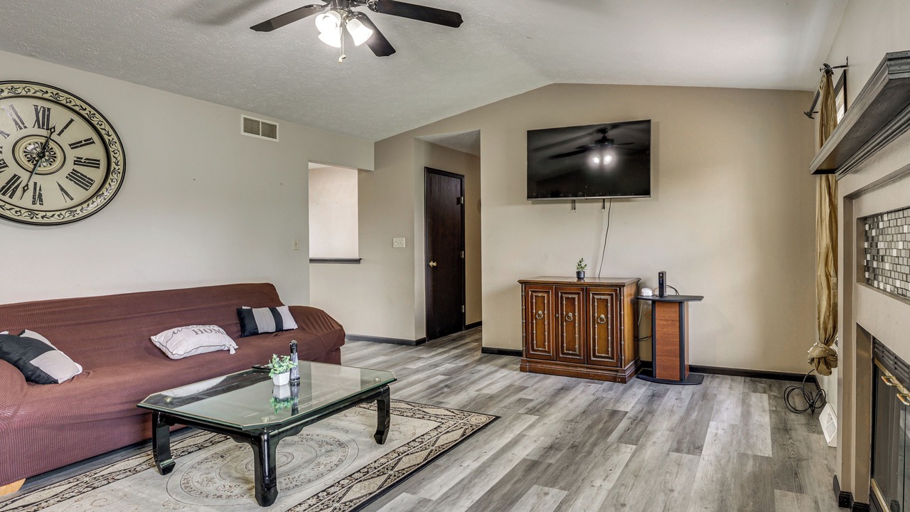 Photo of Livingroom in Capron