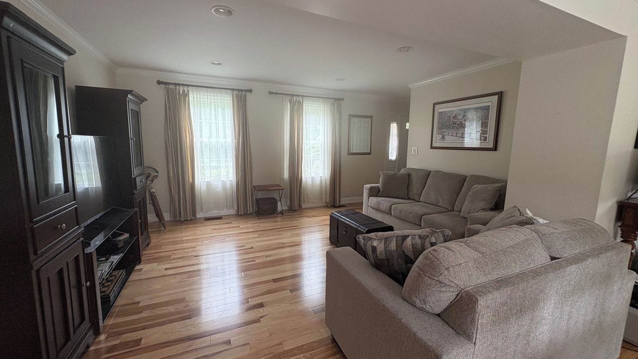 Photo of Livingroom in Parole