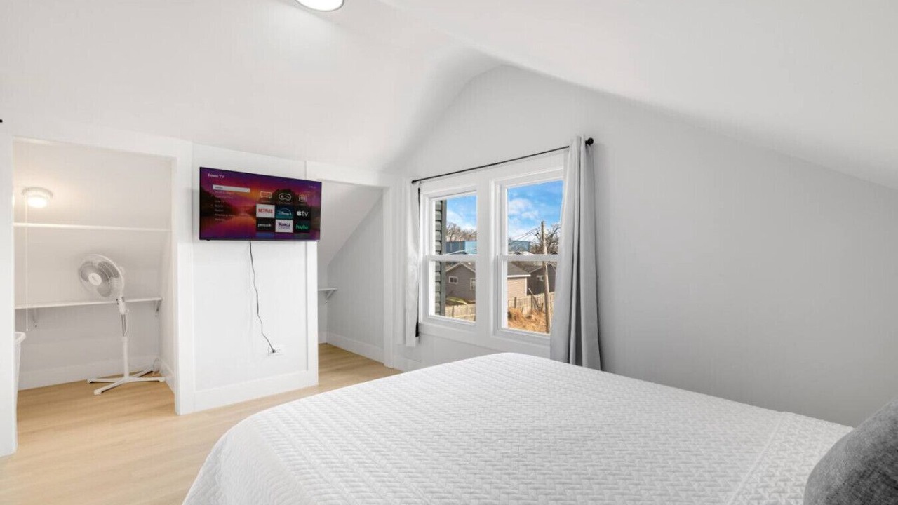 Photo of Bedroom in Channel Lake