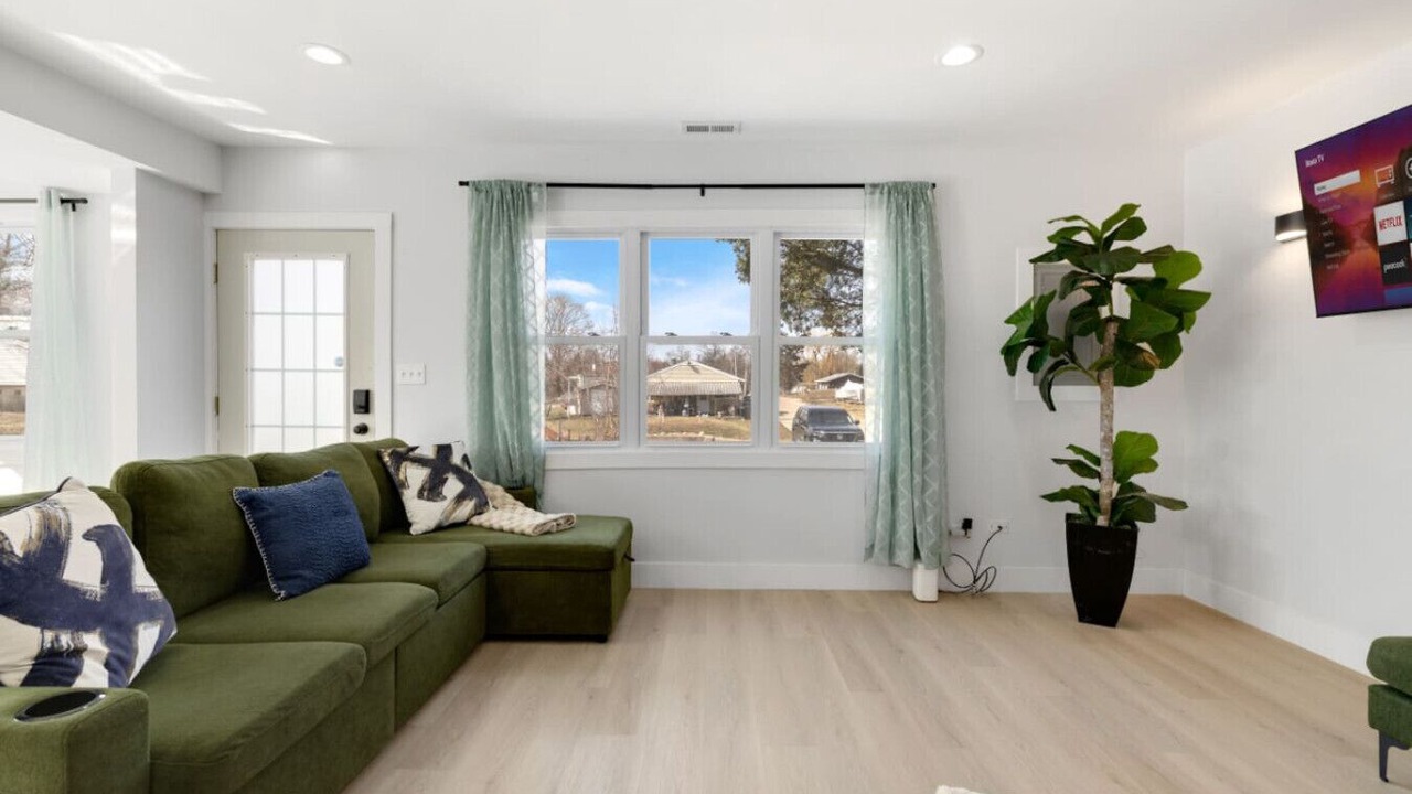 Photo of Livingroom in Channel Lake