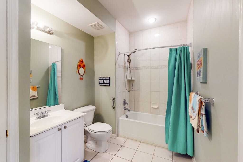 Photo of Bathroom in Sunset Island