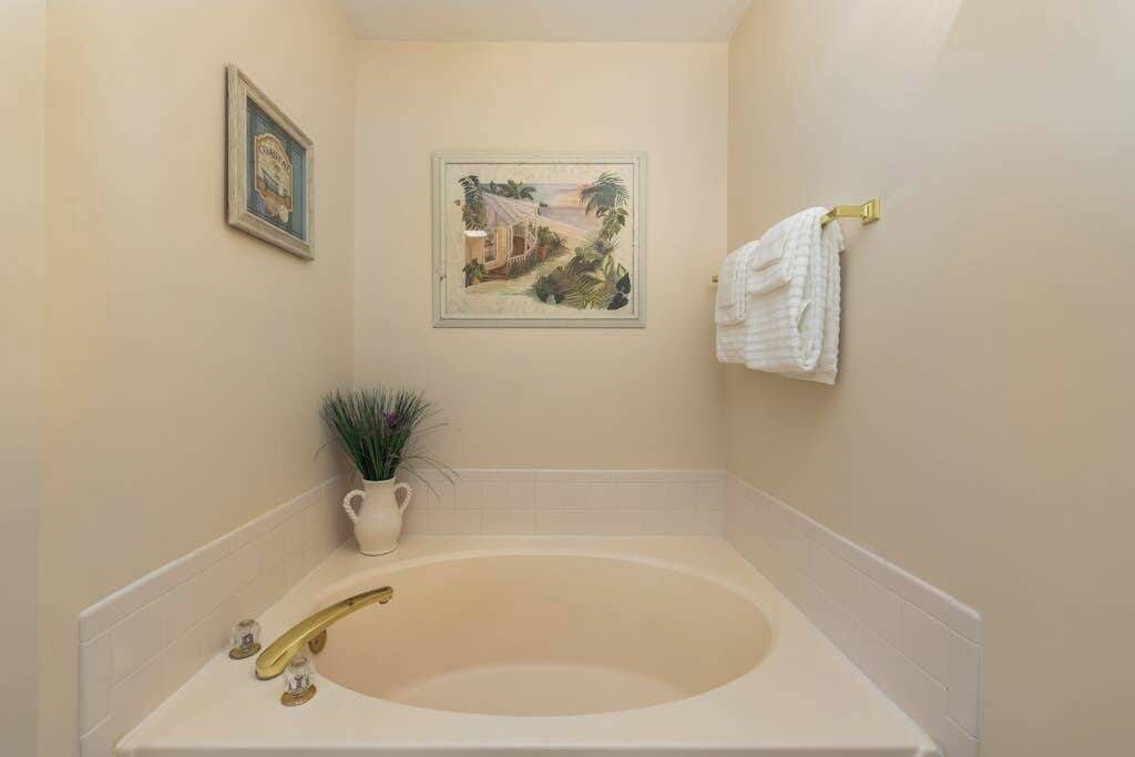 Photo of Bathroom in Heron Harbour Isle