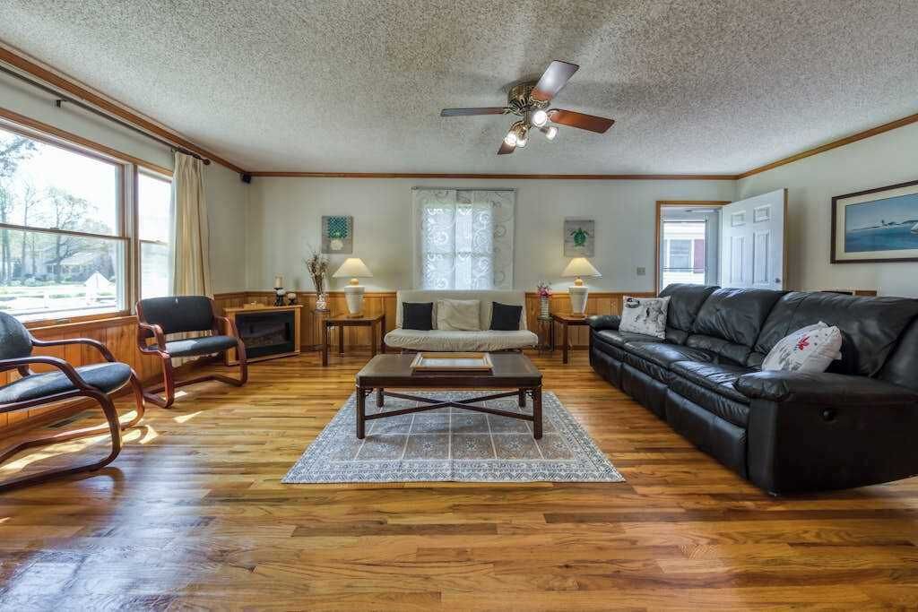 Photo of Livingroom in Caine Woods