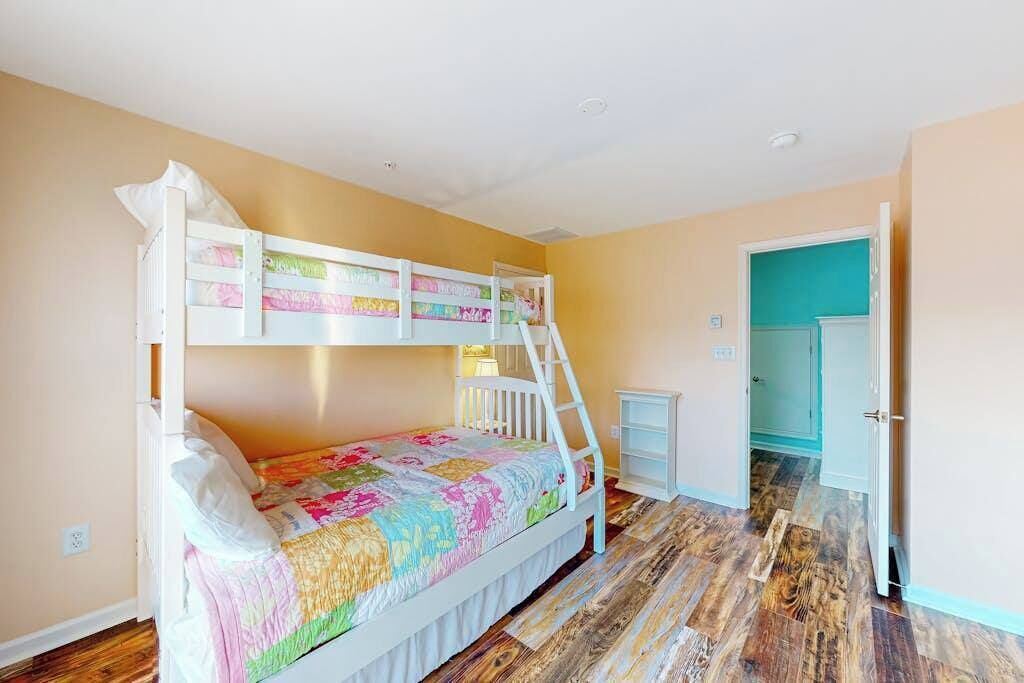 Photo of Bedroom in Sunset Island