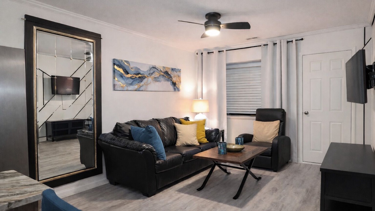 Photo of Livingroom in Northeast Raleigh