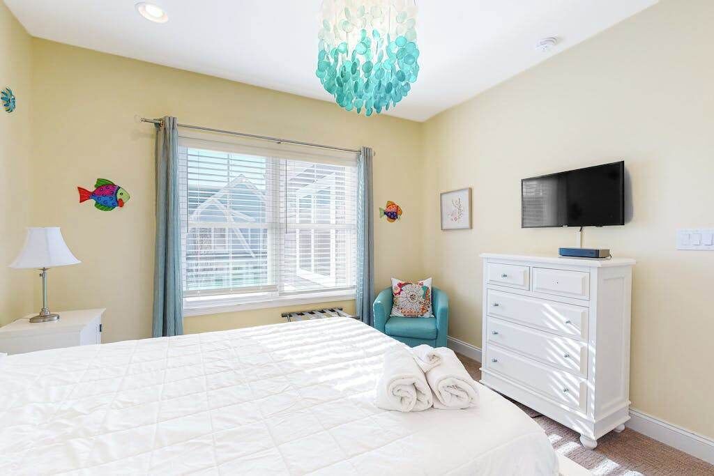 Photo of Bedroom in Country Club Estates