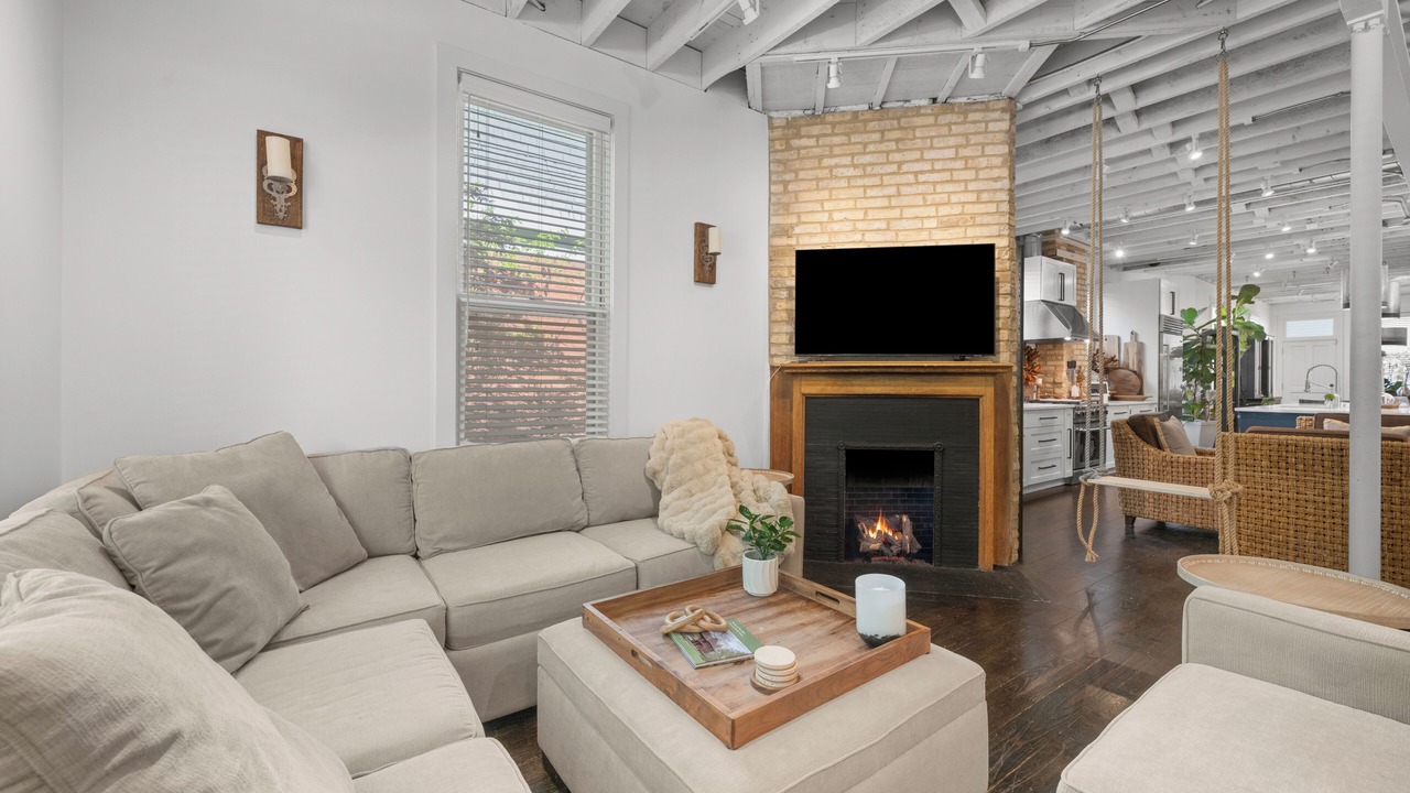 Photo of Livingroom in Evanston