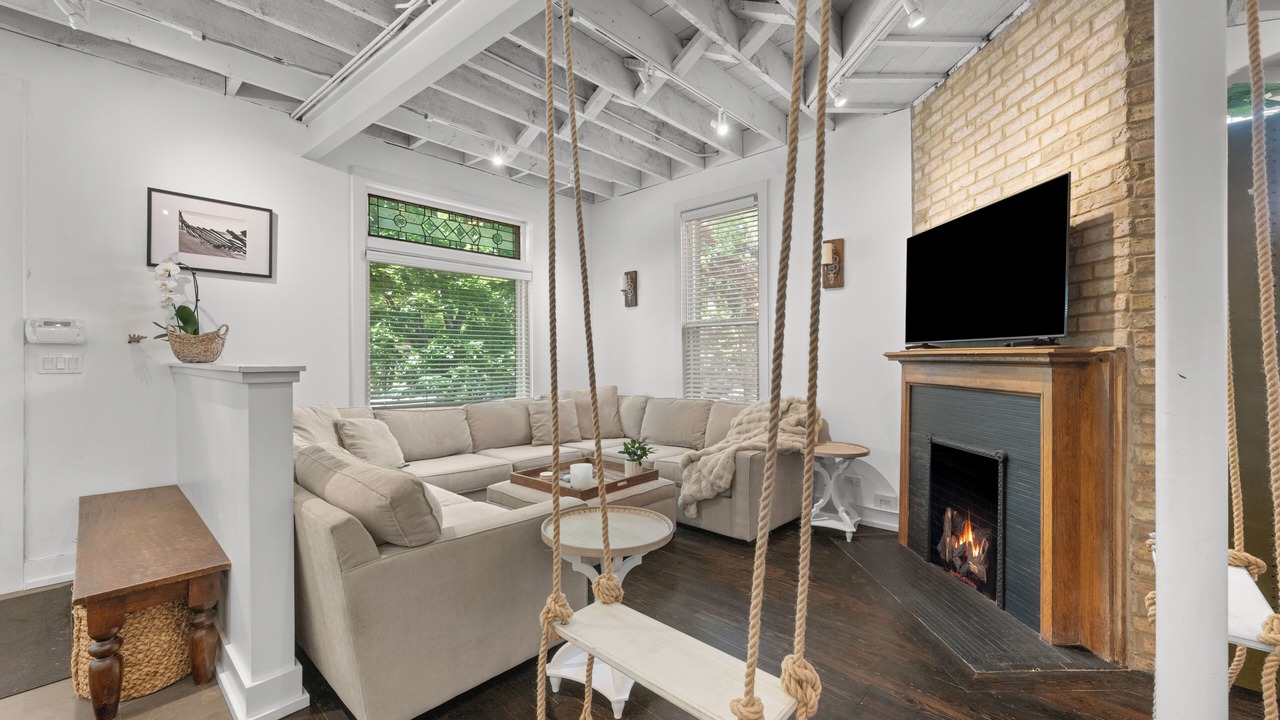 Photo of Livingroom in Evanston