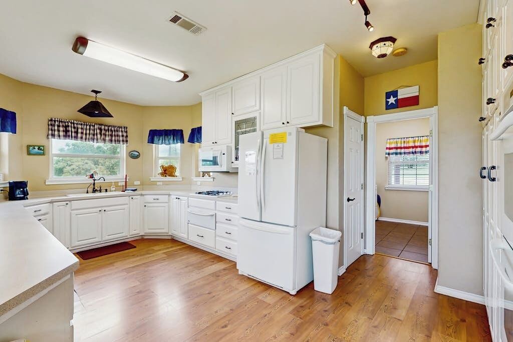 Photo of Kitchen in Buchanan Dam