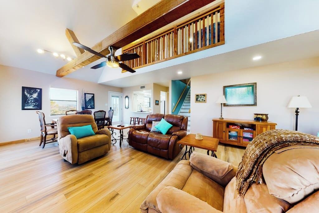Photo of Livingroom in Buchanan Dam