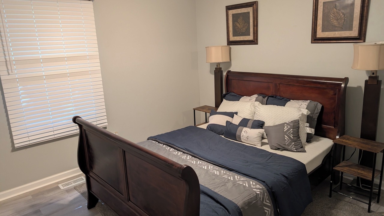Photo of Bedroom in Saks