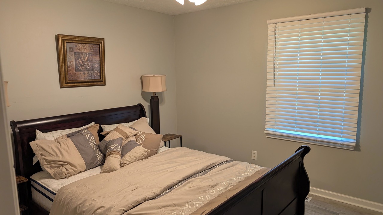 Photo of Bedroom in Saks