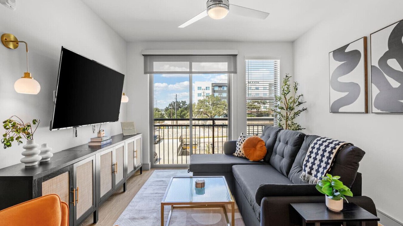 Photo of Livingroom in McNeil