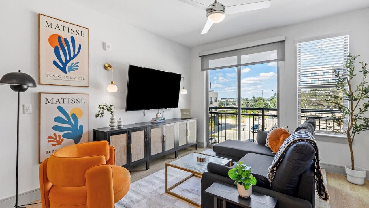 Photo of Livingroom in McNeil