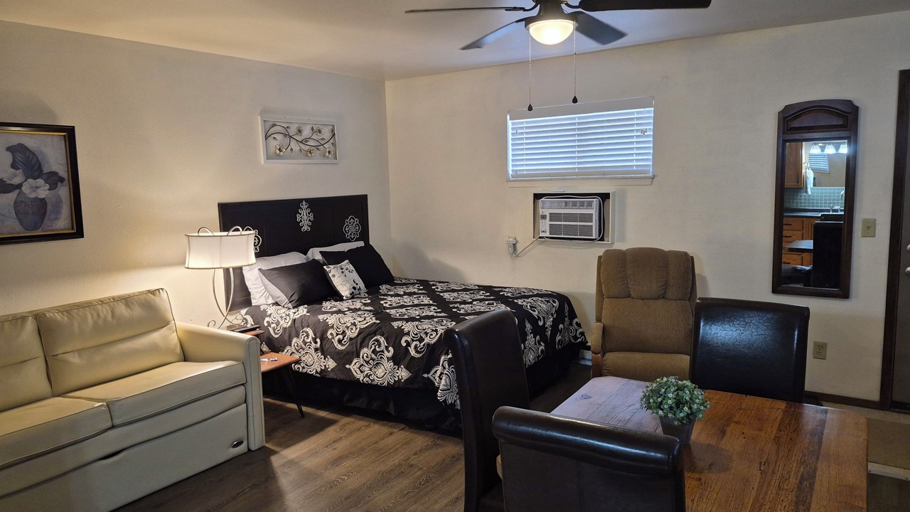 Photo of Bedroom in Monroe City